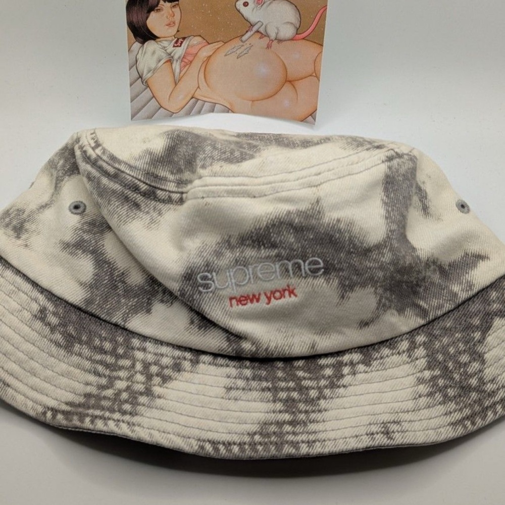 Supreme Denim Crusher
Bleached w Free Sticker- M/L